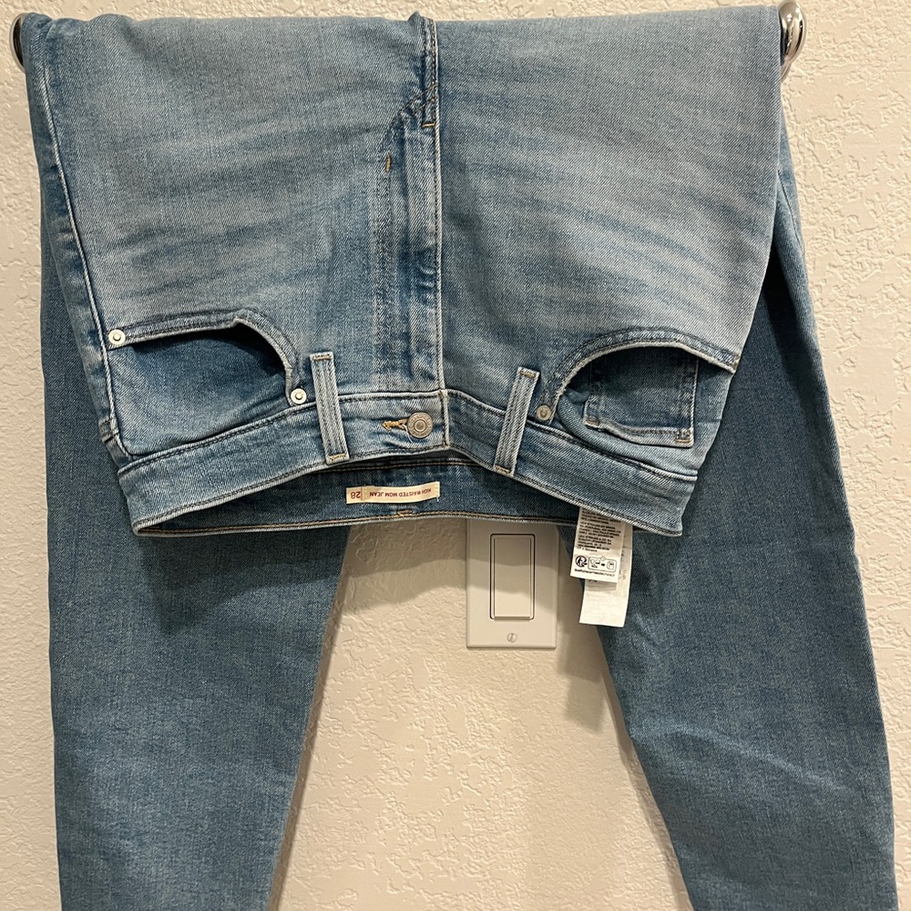 Women's Levi’s Blue Jeans (28) | not your mom jeans style